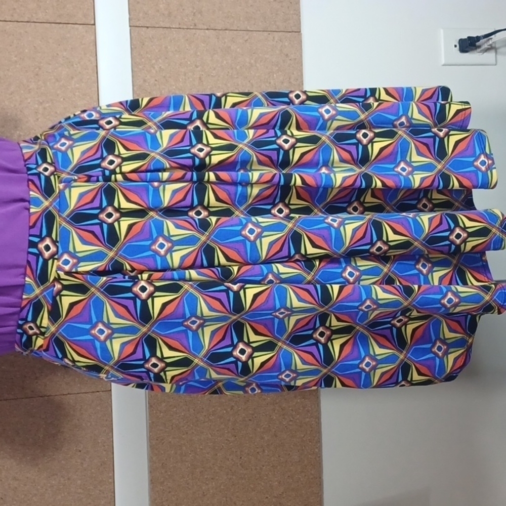LULAROE SKIRT SIZE XL IN A BEAUTIFUL ARAY OF COLOR